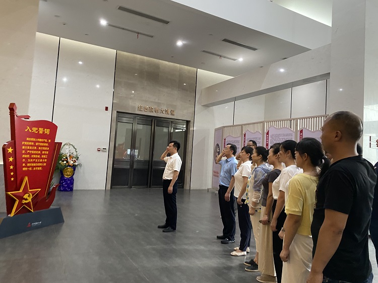 W020220704007570866751.jpg 重温入党誓词 - 副本.jpg