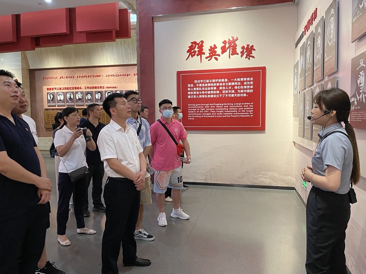 W020220704034432992960.jpg 参观纪念馆 - 副本.jpg