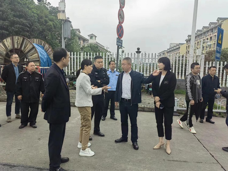 20230515芙蓉区副区长文升云一行来校调研调度校园周边环境综合整治工作照片.jpg